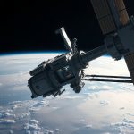 Uluslararası Uzay İstasyonu (ISS) yörüngede, hava sızıntısı yaşanan Zvezda modülü belirginleştirilmiş ve astronotlar görev başı yapmış bir şekilde